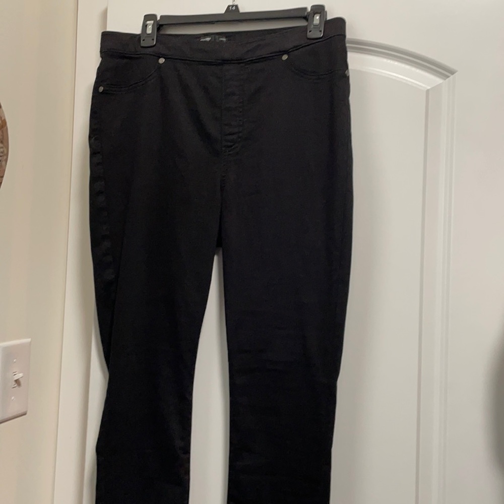 Simply Vera Wang black denim leggings. Size L